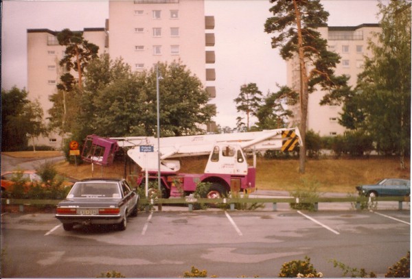 Min skylift på Lundblads 1982 , Byggd på en Björnkran från -72 med en höjd i korgbotten på 21,5m.